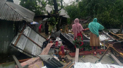 কালীগঞ্জে টর্নেডোর আঘাতে লণ্ডভণ্ড শতাধিক ঘরবাড়ি